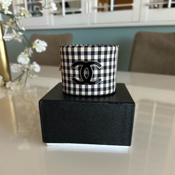 Chanel cuff bracelet - Picture 2 of 8